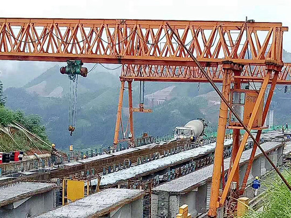 云南保山龍門吊出租公司安裝MG80/10M龍門吊