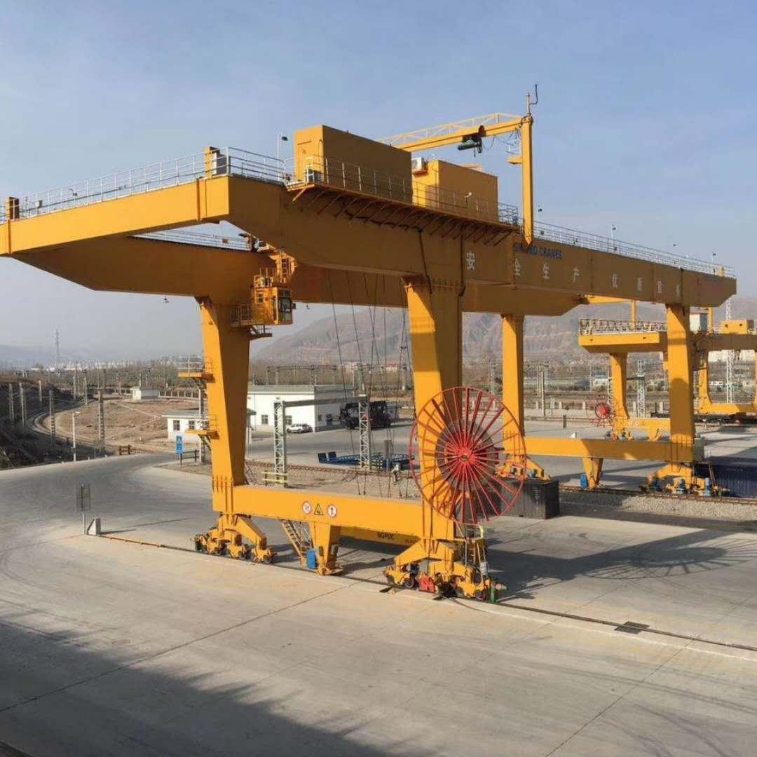 新疆烏魯木齊集裝箱門式起重機(jī)廠家設(shè)備結(jié)構(gòu)特點(diǎn)