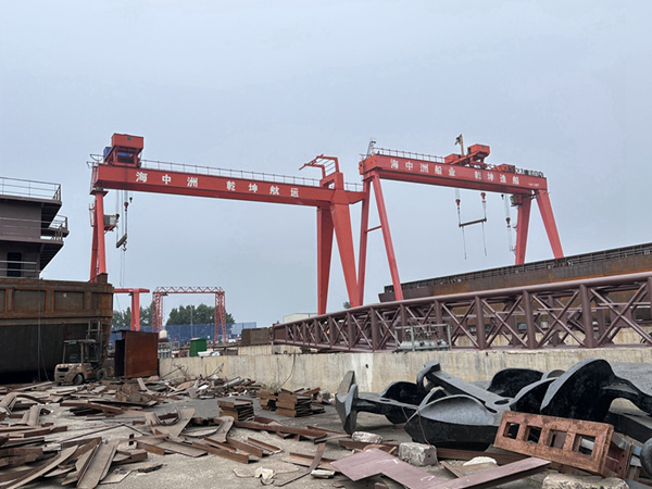 山東青島造船門(mén)式起重機(jī)廠家造船門(mén)式起重機(jī)通用性強(qiáng)