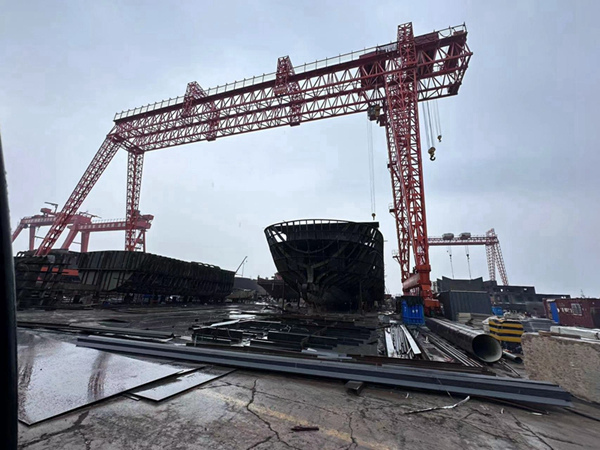 山東煙臺(tái)造船門(mén)式起重機(jī)廠家造船門(mén)式起重機(jī)作業(yè)能力強(qiáng)