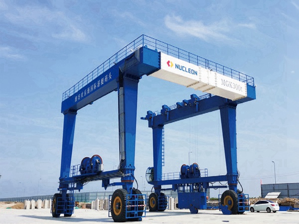 遼寧大連游艇搬運(yùn)機(jī)廠家游艇搬運(yùn)機(jī)結(jié)構(gòu)設(shè)計(jì)特點(diǎn)     