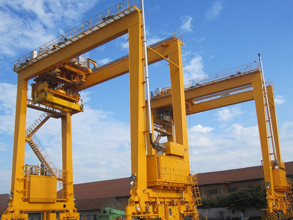 自動化集裝箱龍門吊的故障響應速度如何提升